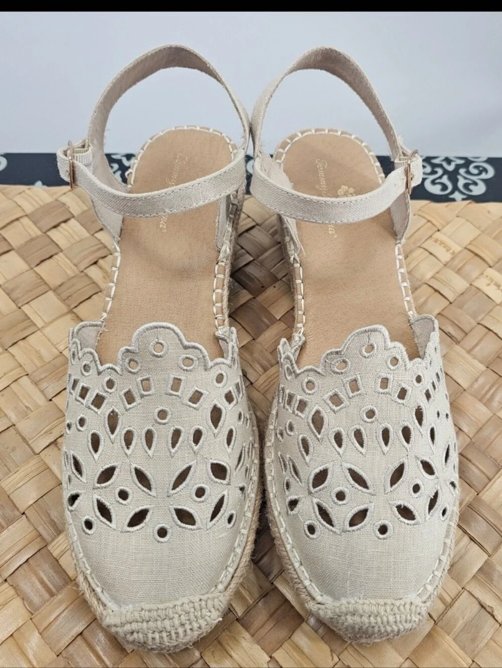 Western Eyelet Espadrille Cream Sandal Size 10